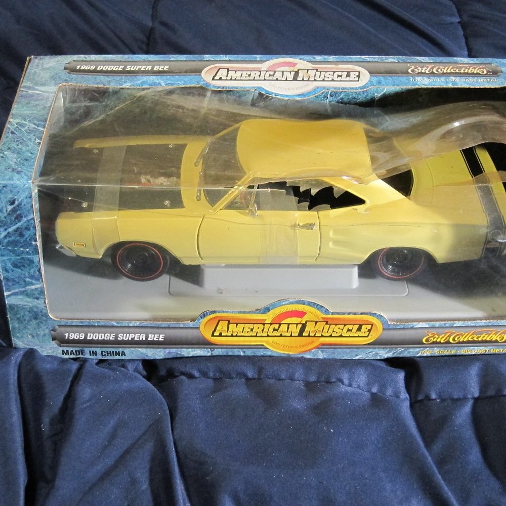 1969 Ertl Dodge Super 1/18 scale Yellow Never Out of Box American Muscle